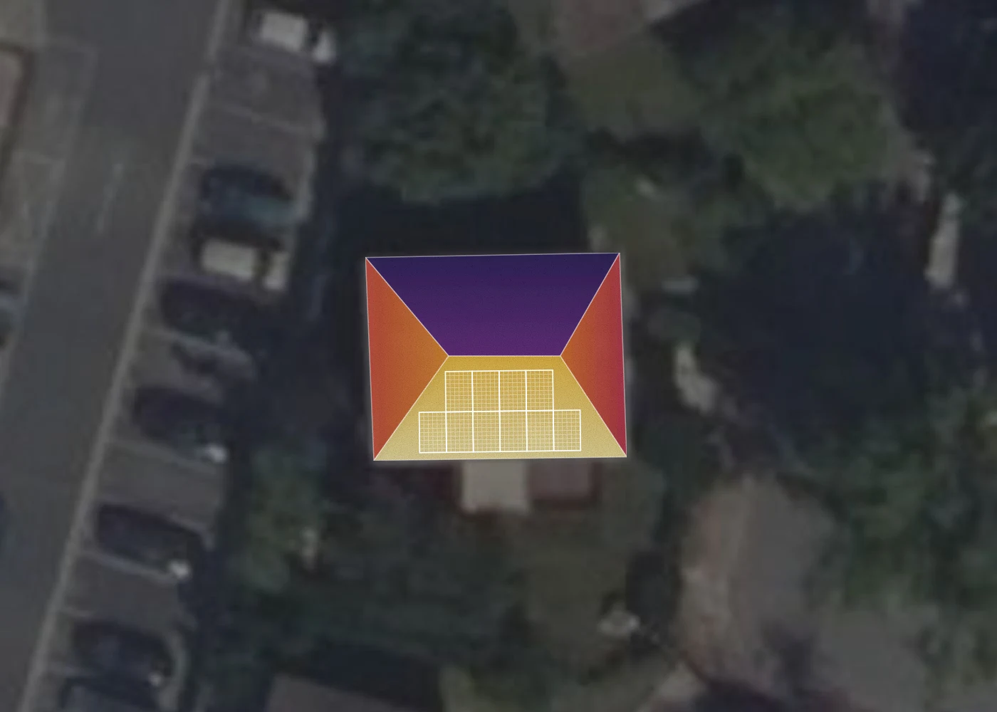 Vue aérienne d’une maison : sur son toit, la carte d’ensoleillement de chaque pan, du violet au jaune